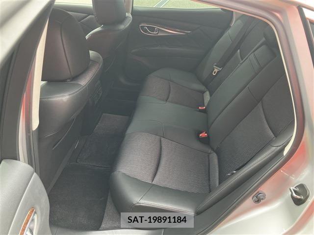 Nissan FUGA 2017-04 247120-6