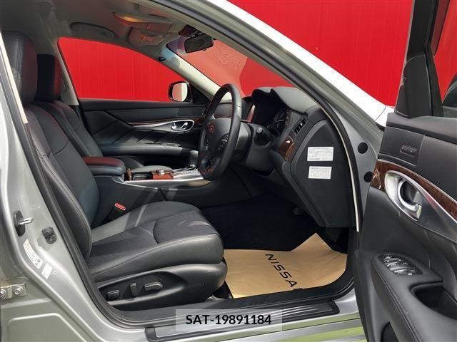 Nissan FUGA 2017-04 247120-3