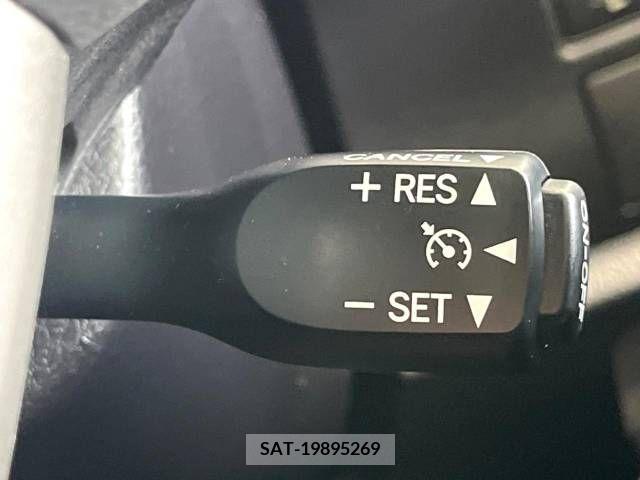 Toyota NOAH 2017-08 279459-6