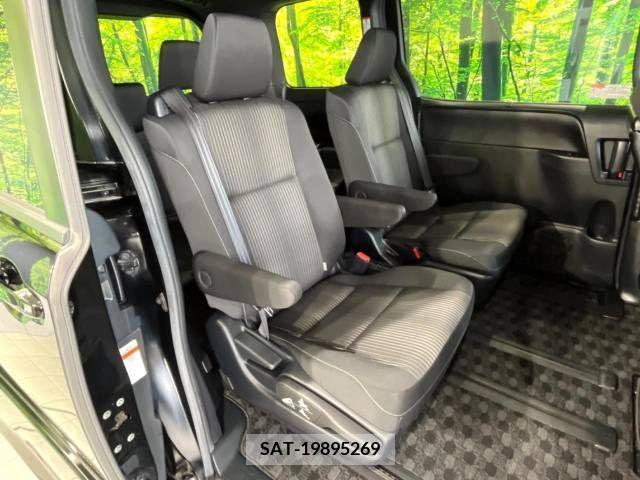 Toyota NOAH 2017-08 279459-9