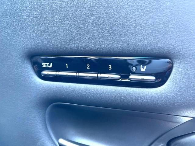 Lexus LS 2018-01 9306-8