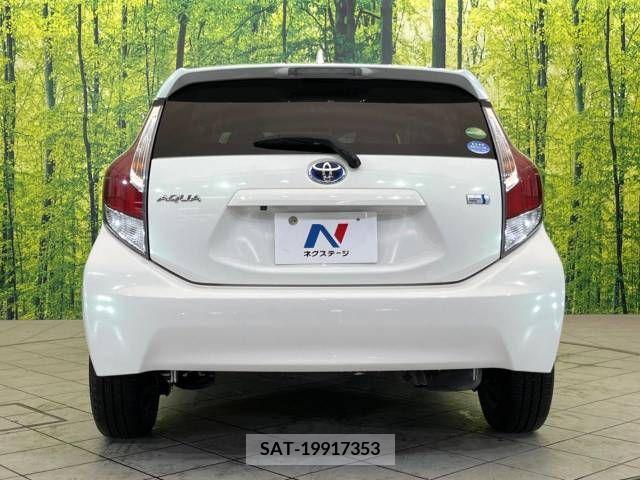 Toyota AQUA 2015-04 260215-15