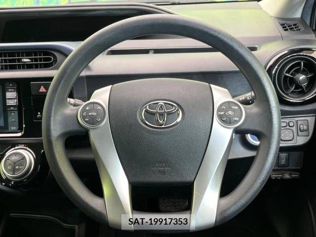Toyota AQUA 2015-04 260215-11