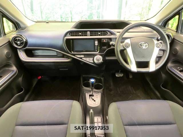 Toyota AQUA 2015-04 260215-1