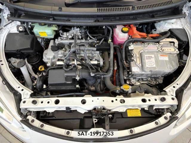 Toyota AQUA 2015-04 260215-18