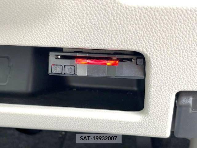 Mitsubishi EK SPACE 2015-12 327854-5