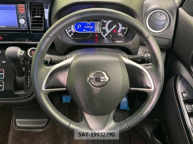 Nissan ROOX 2017-02 323818-11