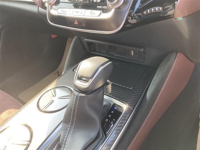Toyota CROWN SEDAN 2020-03 190082-17