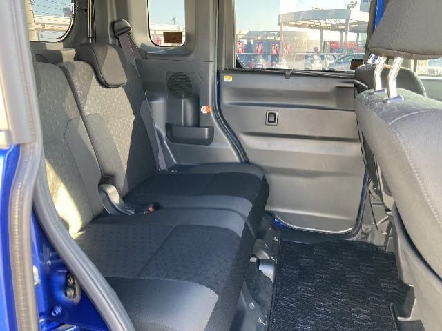 Toyota Pixis Mega 2018-03 16583-18
