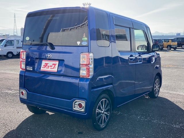 Toyota Pixis Mega 2018-03 16583-2