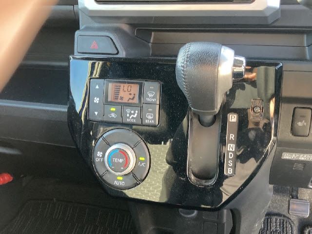 Toyota Pixis Mega 2018-03 16583-19