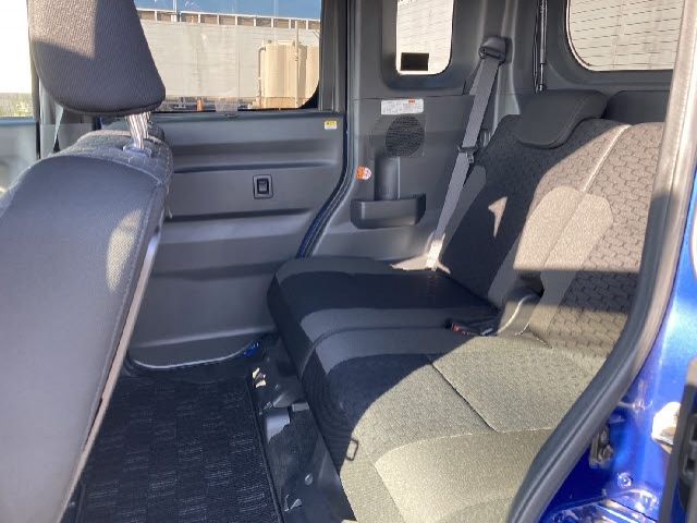 Toyota Pixis Mega 2018-03 16583-9
