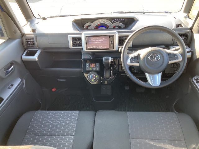 Toyota Pixis Mega 2018-03 16583-1