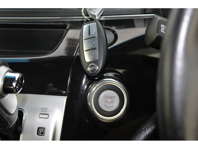 Nissan ELGRAND 2013-02 25218-23