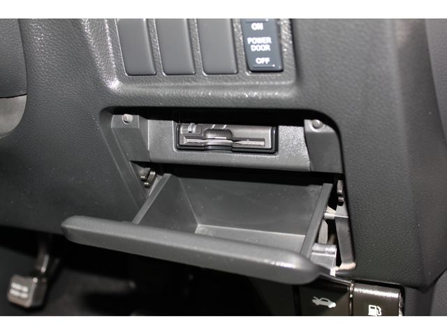 Nissan ELGRAND 2013-02 25218-19