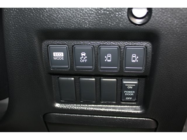 Nissan ELGRAND 2013-02 25218-24