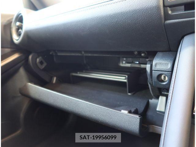 Lexus IS 2023-06 275414-19