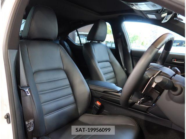 Lexus IS 2023-06 275414-26