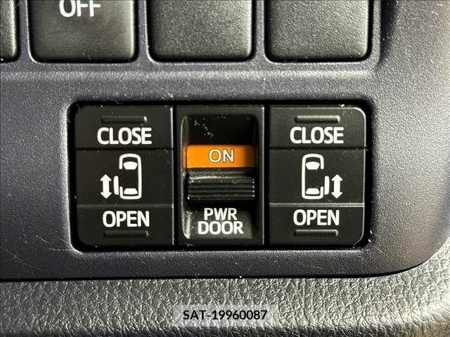 Toyota VOXY 2015-03 242264-8