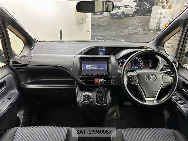 Toyota VOXY 2015-03 242264-1