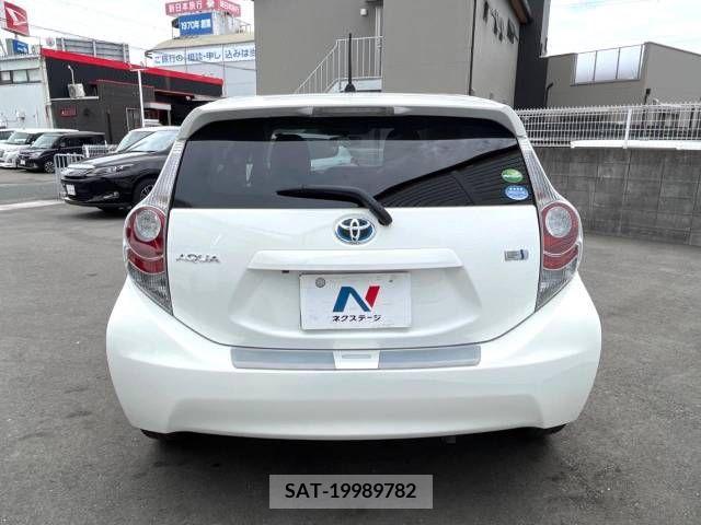 Toyota AQUA 2013-10 352837-17