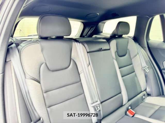 Volvo V60 2022-03 335396-12