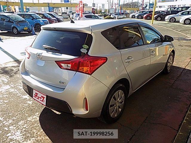 Toyota AURIS 2013-02 209627-2