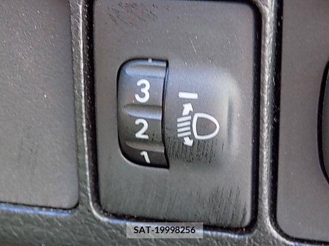 Toyota AURIS 2013-02 209627-19