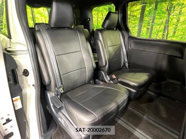 Toyota VOXY 2018-10 332514-8