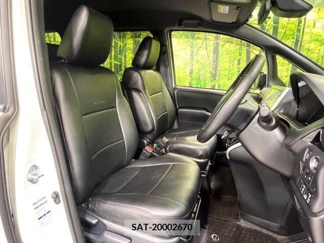Toyota VOXY 2018-10 332514-7