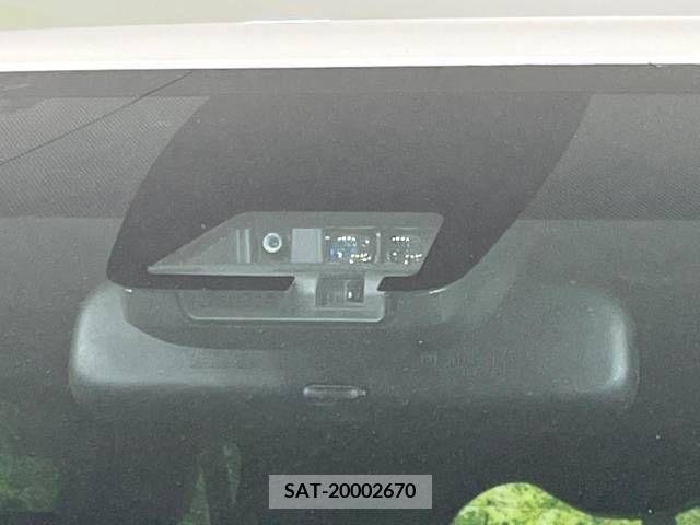 Toyota VOXY 2018-10 332514-2