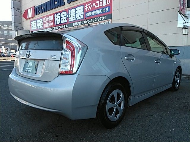 Toyota PRIUS 2013-12 196725-18