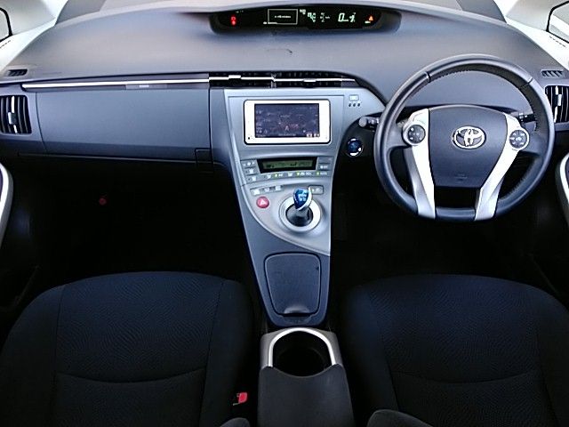 Toyota PRIUS 2013-12 196725-1
