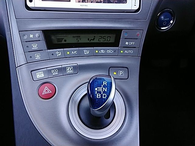 Toyota PRIUS 2013-12 196725-21