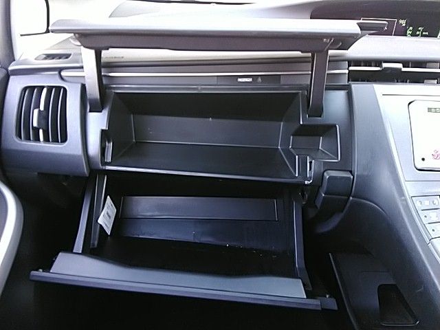 Toyota PRIUS 2013-12 196725-22