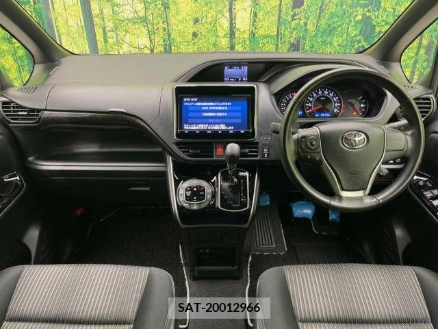 Toyota VOXY 2018-04 370364-1