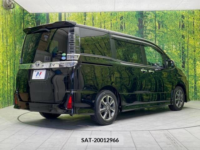 Toyota VOXY 2018-04 370364-18