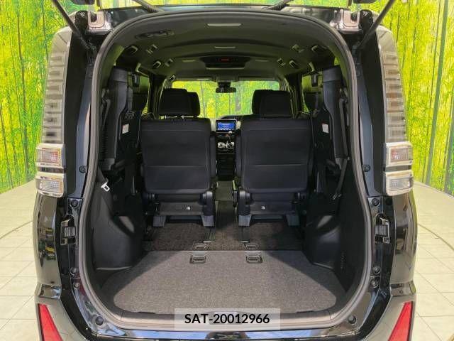 Toyota VOXY 2018-04 370364-11