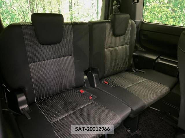 Toyota VOXY 2018-04 370364-10