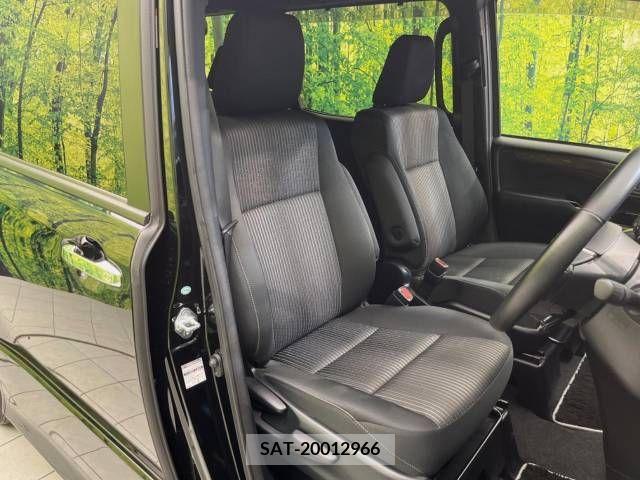 Toyota VOXY 2018-04 370364-8