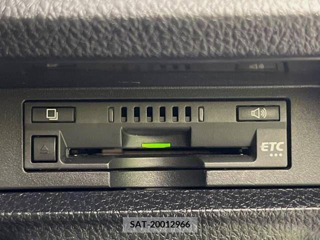 Toyota VOXY 2018-04 370364-7