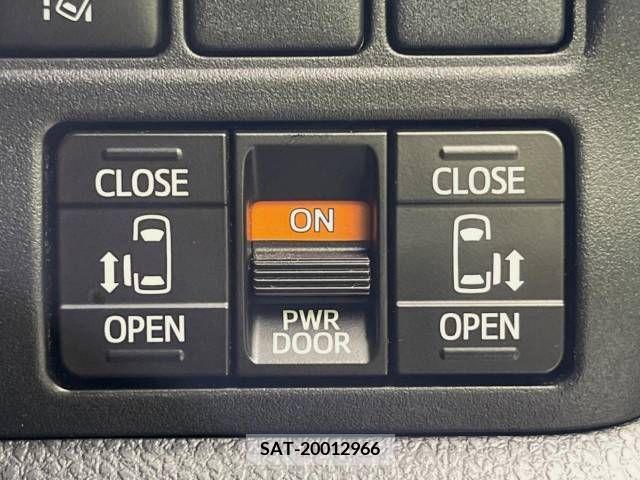 Toyota VOXY 2018-04 370364-3