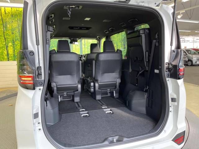 Toyota VOXY 2023-04 184468-11