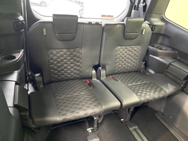 Toyota VOXY 2023-04 184468-10