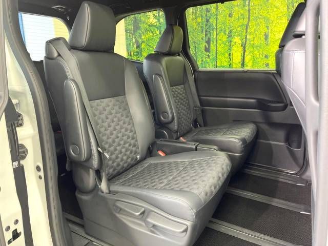 Toyota VOXY 2023-04 184468-9