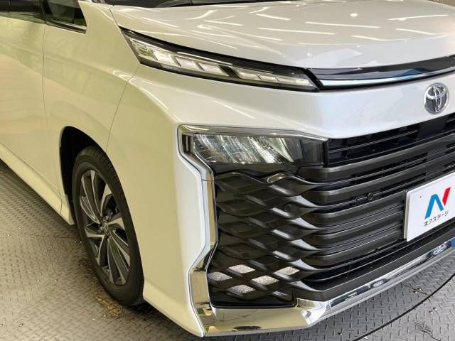 Toyota VOXY 2023-04 184468-12