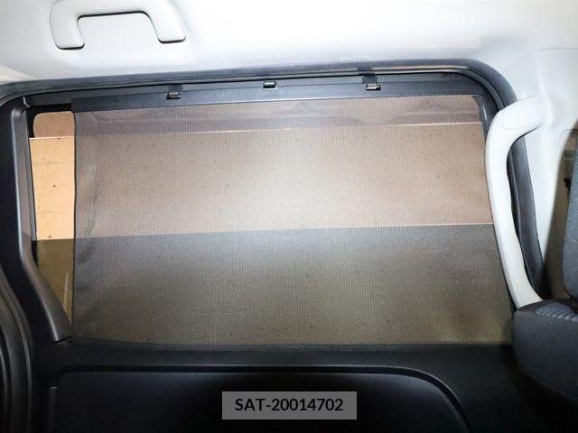 Toyota VOXY 2015-10 370404-26