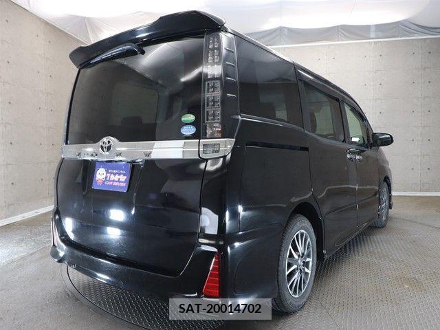 Toyota VOXY 2015-10 370404-1