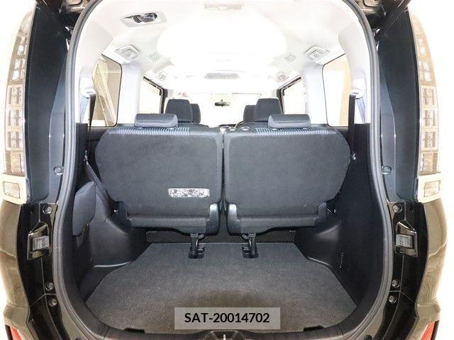 Toyota VOXY 2015-10 370404-8