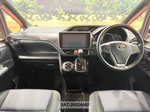 Toyota VOXY 2017-02 321525-1